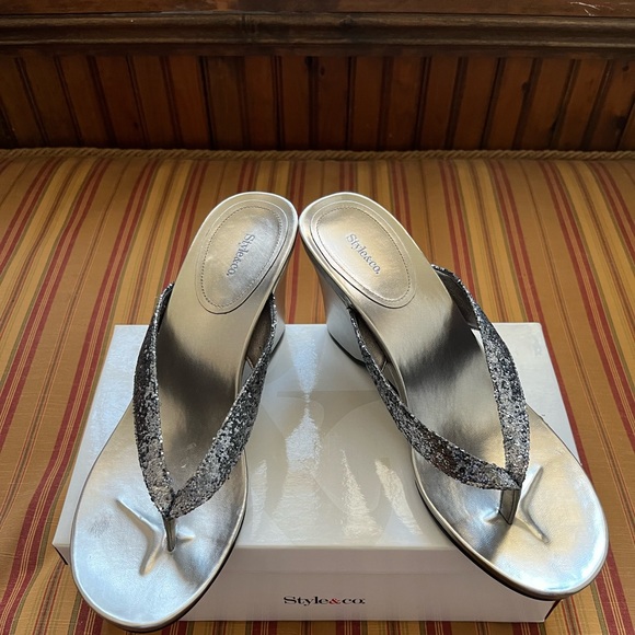 Glittered and Metallic Wedge Heel Sandals - Picture 1 of 12